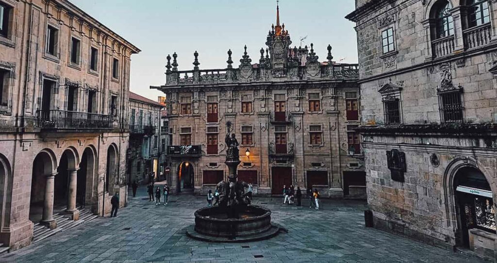 This image has an empty alt attribute; its file name is santiago-de-compostela-travel-guide_edit_127181650582155-1024x542.jpg